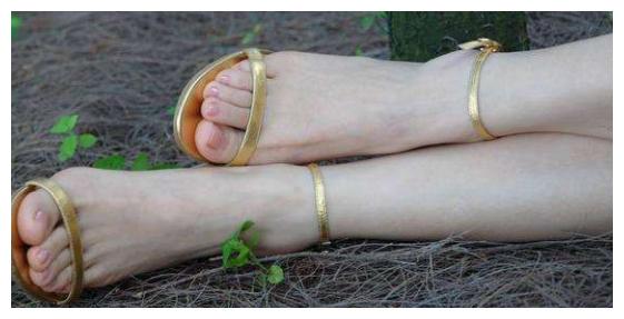 心理测试:三个女人的脚,哪一个最好看?测你今生是否一直吃苦?