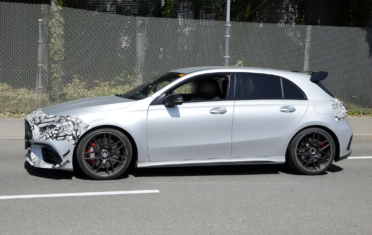 预计年内发布，2023款奔驰AMG A45谍照曝光-新浪汽车