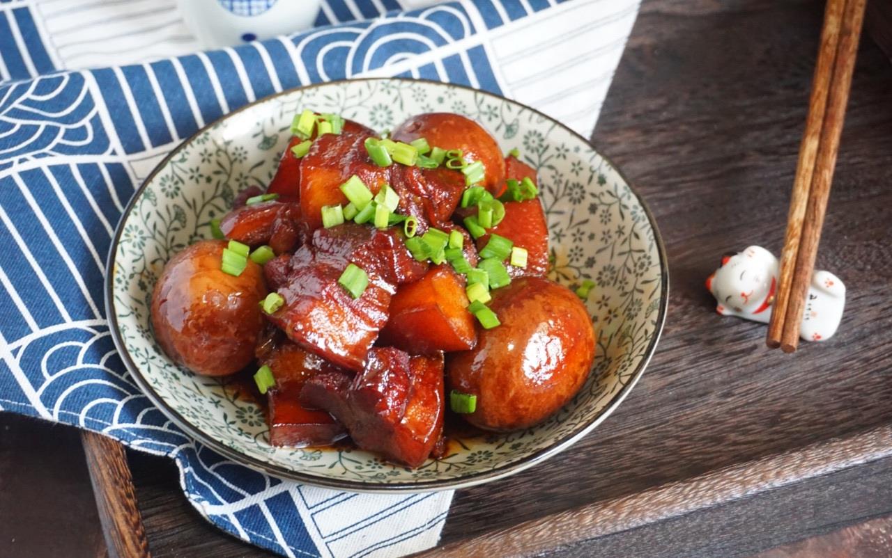 传统美味红烧肉甜鲜可口不油腻配上米饭超好吃