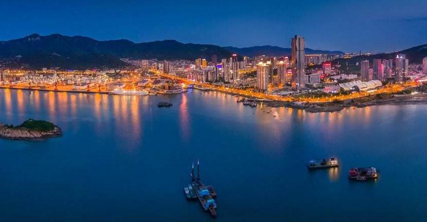 哪个国家最有钱排名_全球最富有的国家卡塔尔迷人夜景(2)