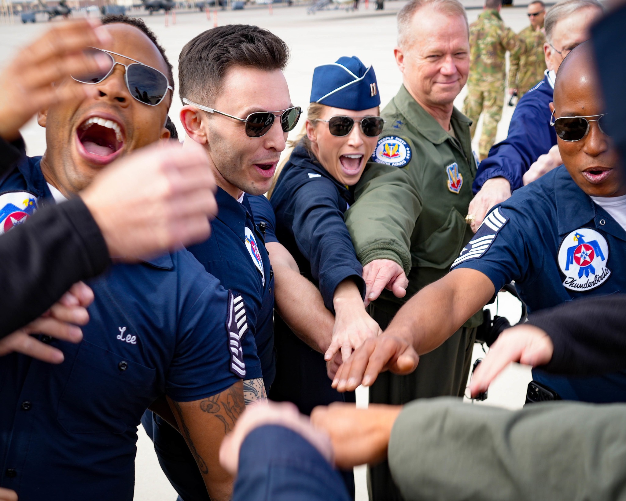 组图:"雷鸟"飞行表演队开启2023表演季|雷鸟|飞行表演队_新浪新闻