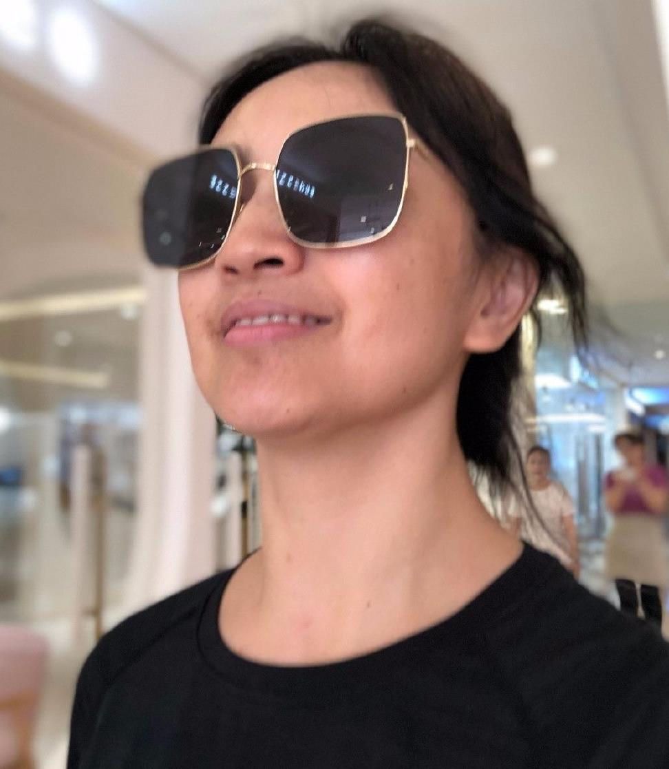 罗海琼确实是老了不少,看她素颜就知道了,脸上没有什么妆容的修饰