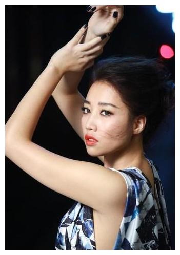 黄丽玲一首失恋无罪吸粉无数老公帅气女儿也是十分可爱