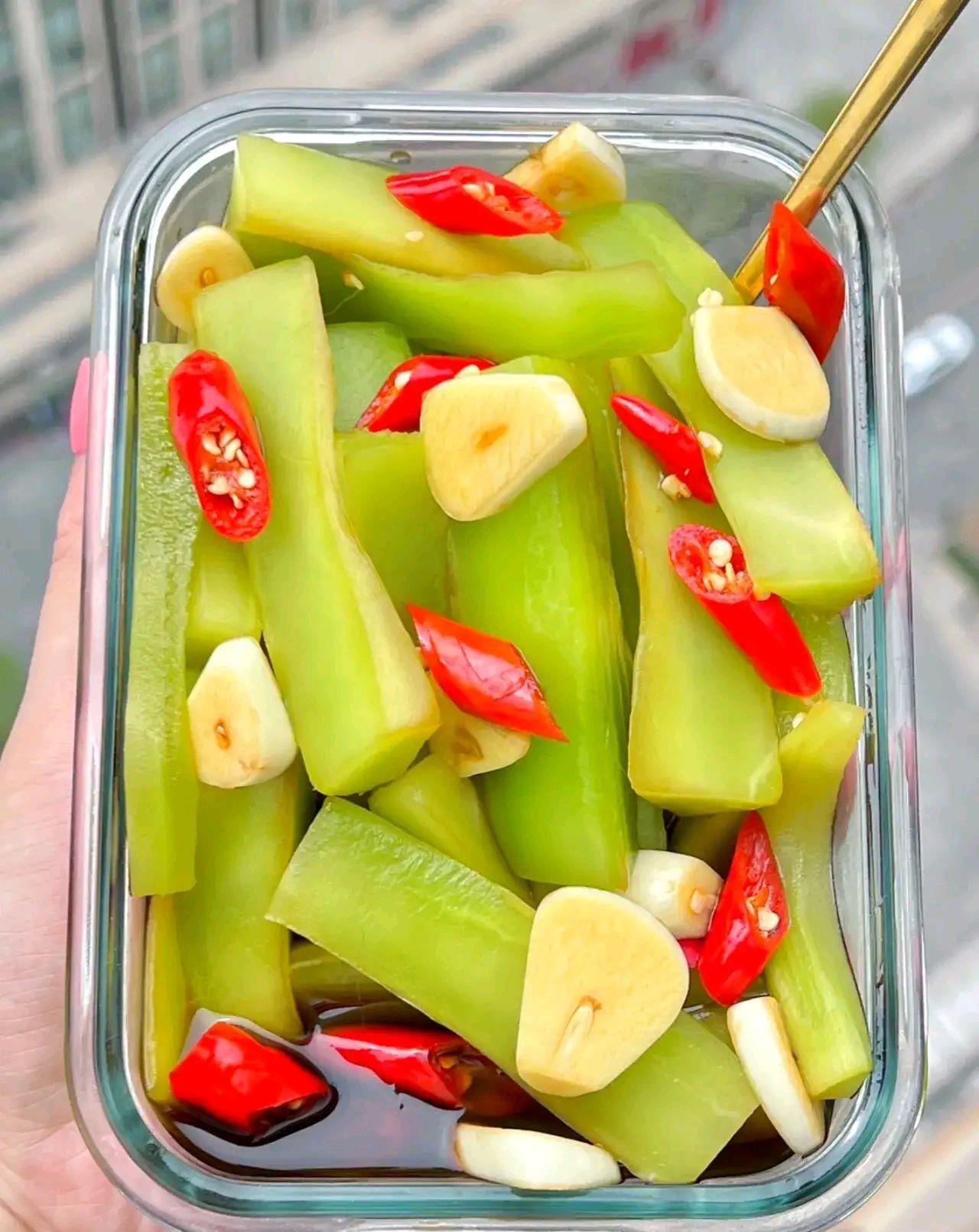 凉拌酸辣莴笋条