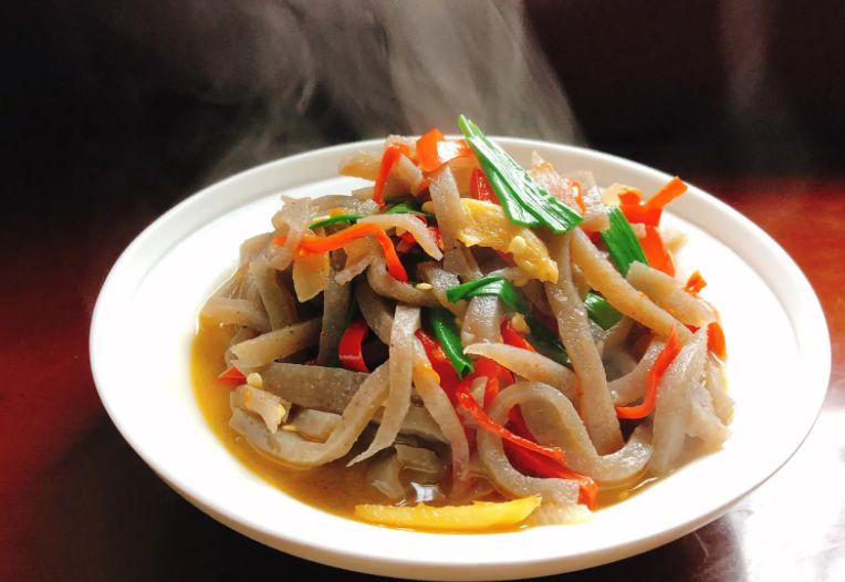 健康食谱推荐:泡椒魔芋丝和胡萝卜炒藕片__财经头条