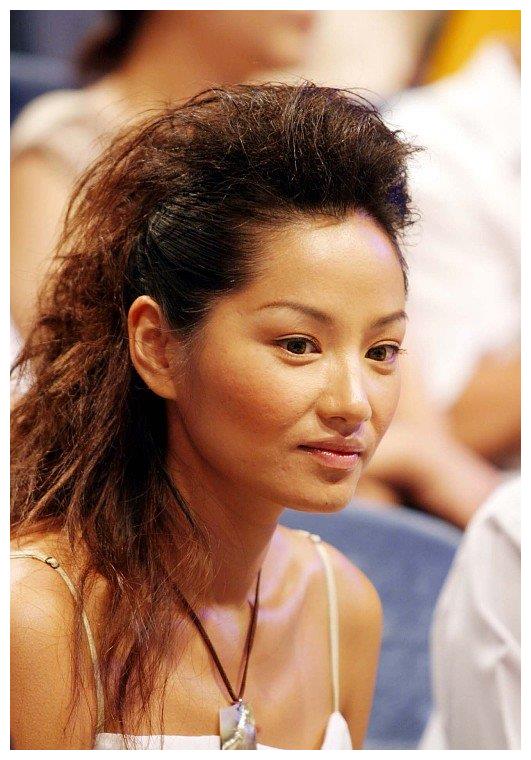 "挂历女神"瞿颖:一生中"错付"了3个男人,49岁过成了这样