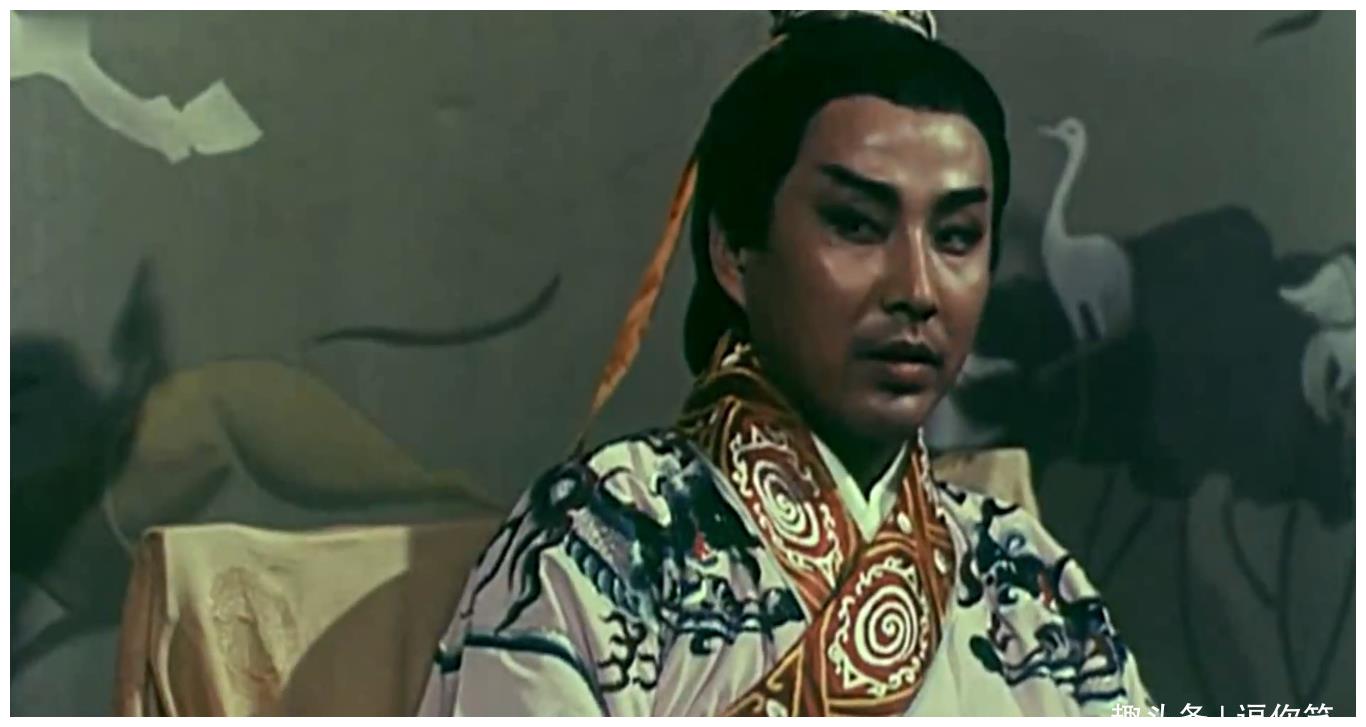 这部80年代电影长达3个小时长,剧情节奏快,陈道明饰演周瑜