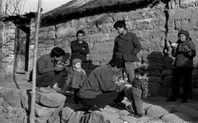 六七十年代,农村一穷二白,现在农民却深深怀念,是不知好歹吗?