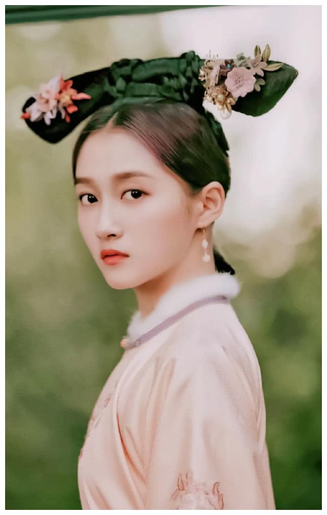 清纯关晓彤挑战清宫装看清定妆照后宫谁还有活路