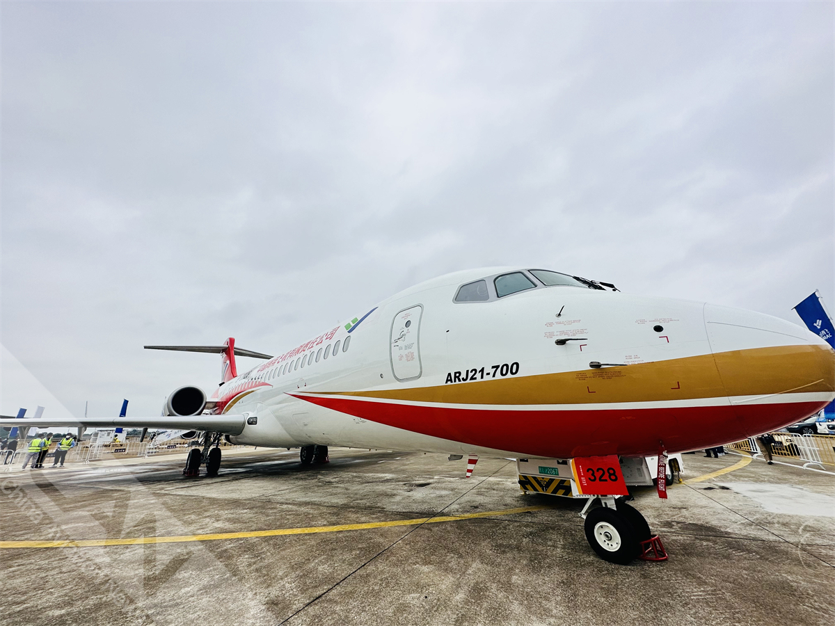 航展上的arj21-700医疗机(摄影:把炜)__财经头条