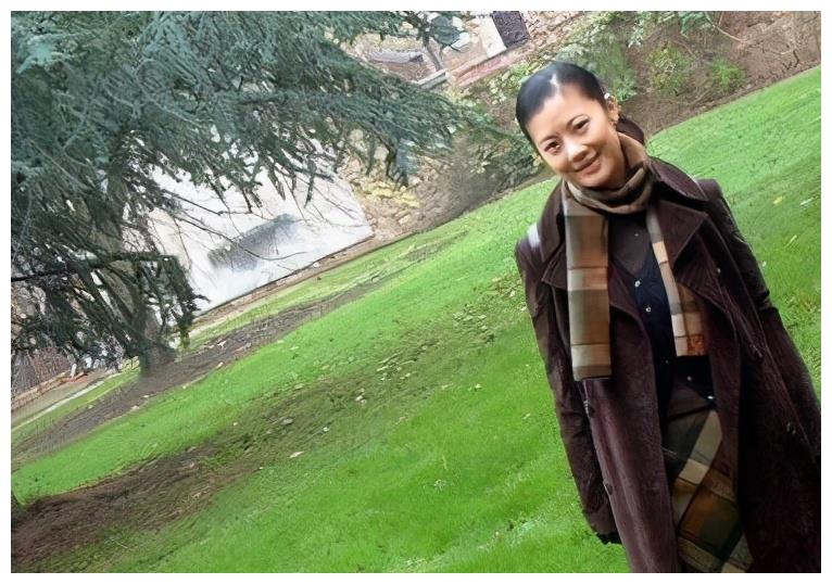 原央视主持人姜丰嫁国外高管生龙凤胎离婚后回国发展成ceo