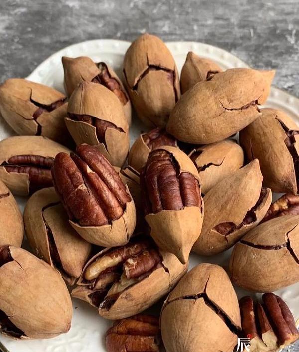 辰颐物语:碧根果上架爆好剥 酥脆醇香