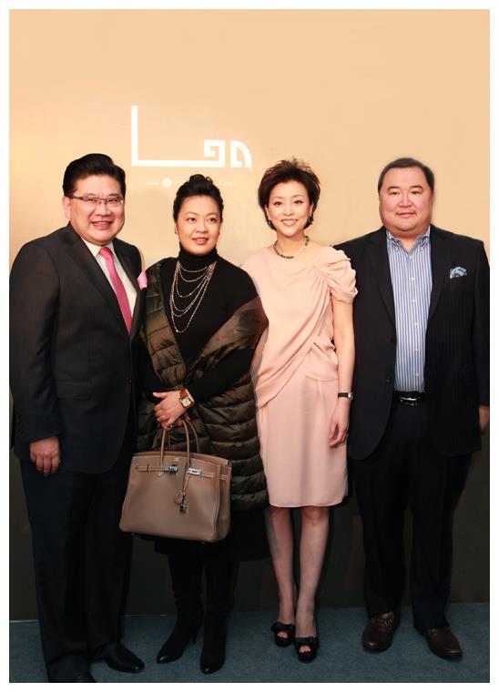 曹可凡的老婆叫殷文献.