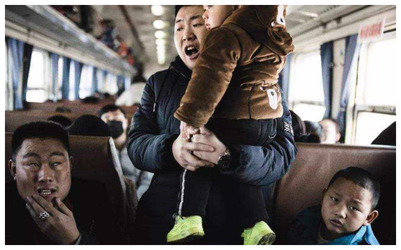 男孩高铁一路尖叫,女乘客提醒反被母亲扇耳光,这样的教育真可怕休闲区蓝鸢梦想 - Www.slyday.coM 男孩高铁一路尖叫,女乘客提醒反被母亲扇耳光,这样的教育真可怕休闲区蓝鸢梦想 - Www.slyday.coM