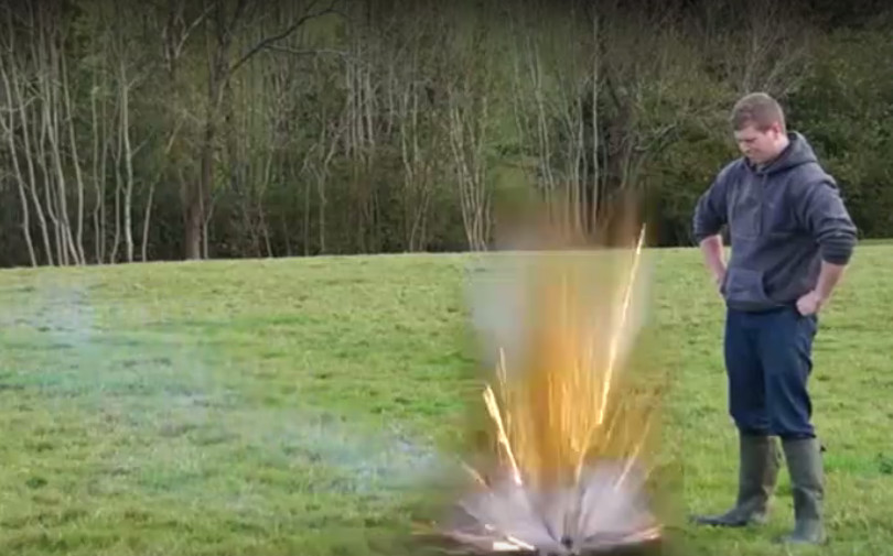 男子作死用雷王来炸牛粪,结果没想到炸了自己一脸