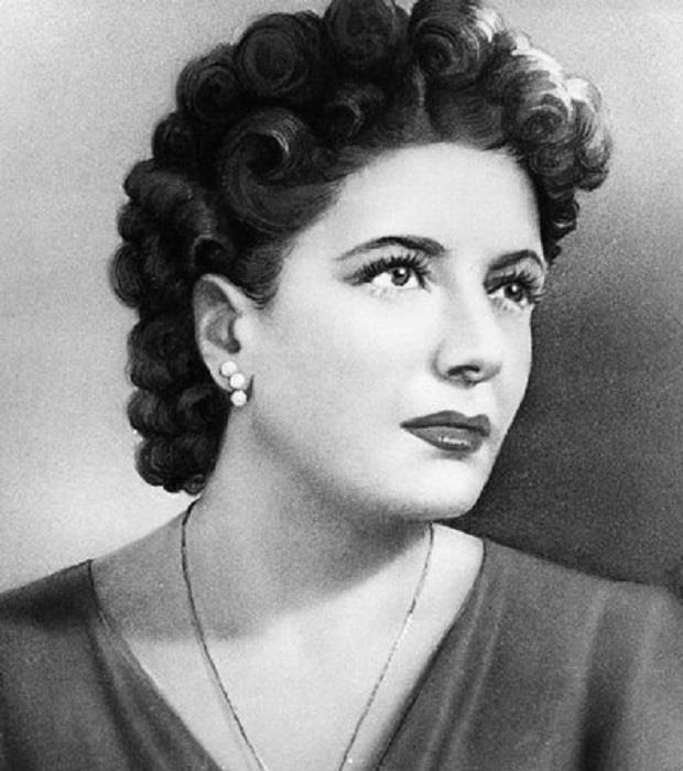 她是二战元凶的情妇,倒挂时裙子垂下,路人帮她留住了尊严