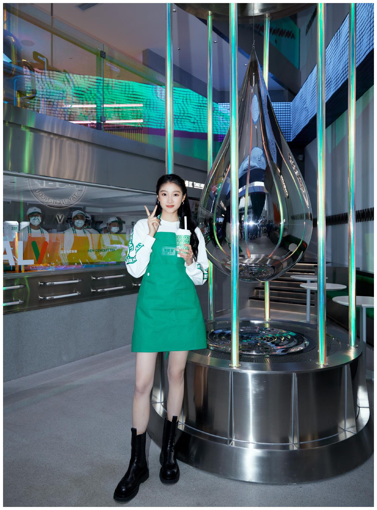 鹿晗在考虑分手曝关晓彤用爱慕者的资金开店惹怒男方恋情不保