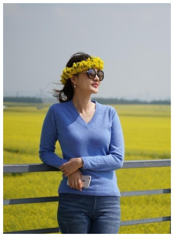 44岁刘芳菲素颜照,她是一个十分有才华的女子,如今的她还是单身__财经