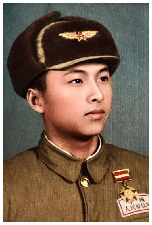 当一位患有阿兹海默病的抗美援朝老战士,接到纪念章