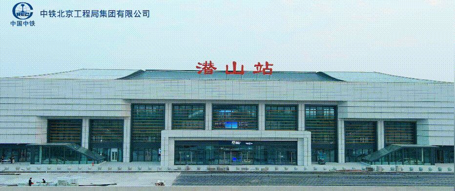 潜山站一层候车大厅原设计为封闭式吊顶,吊顶高度5.4米.