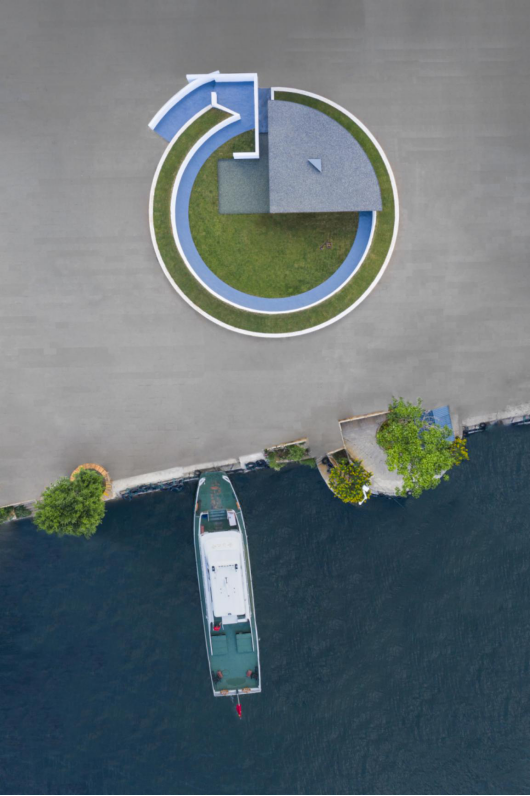 赵八旬 特色小镇创建是实现乡村振兴的重要途径,体验记者前往农民画社