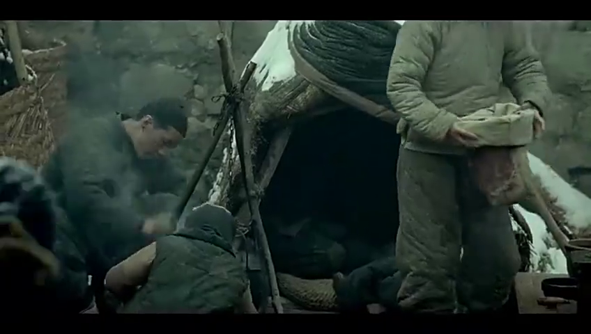 精彩电影:闹饥荒人都吃不饱了,她还有喂猫,有钱人家的小姐任性