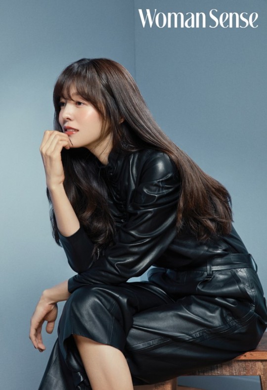 韩国女艺人金成恩最新杂志写真曝光