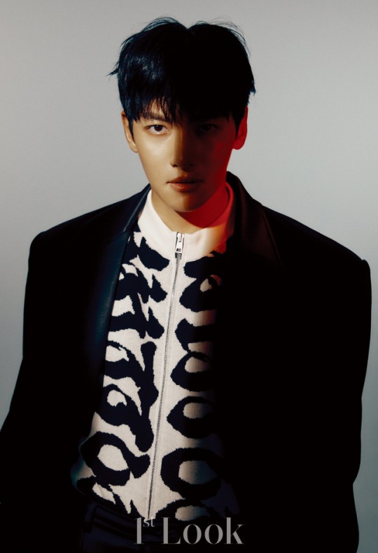 韩国艺人池昌旭最新杂志写真曝光