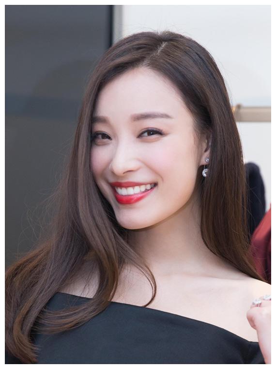 经得起大银幕,苛刻的镜头考验,谋女郎倪妮,依旧美得无可挑剔__财经