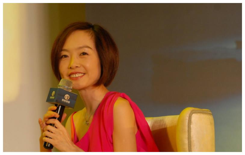 尬聊女王鲁豫凭一句 我不信 火遍全网 怼天怼地的她有什么魅力 财经头条 尬聊女王鲁豫凭一句 我不信 火遍全网 怼天怼地的她有什么魅力 财经头条