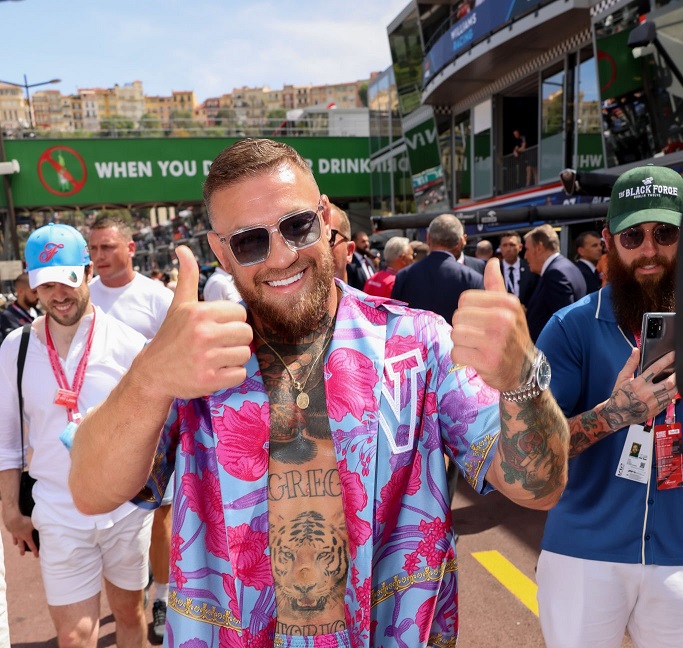 "康纳·麦格雷戈(conor mcgregor)自从腿部受伤后一直处于修养阶段,在