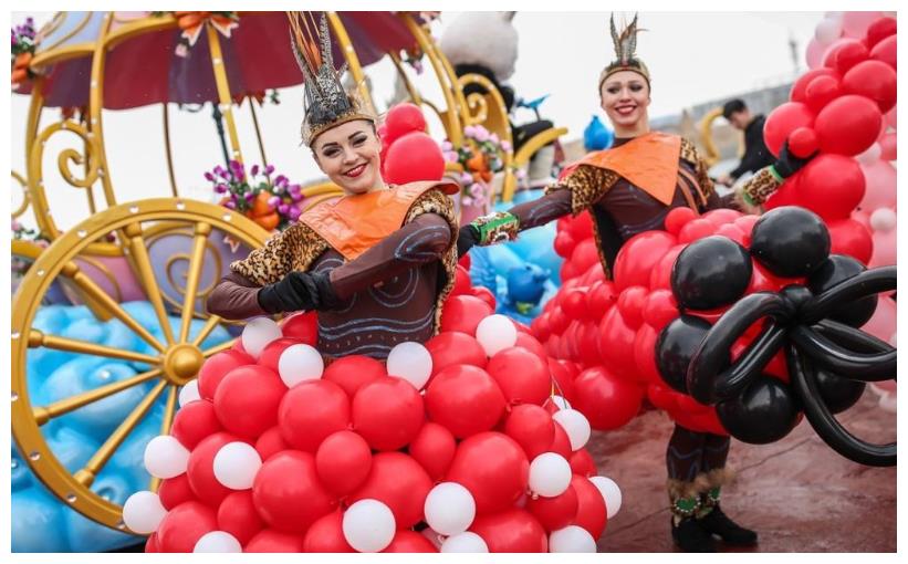 模特穿"气球"走秀,不料气球中途"泄气",连观众都看傻眼了|气球|走秀|