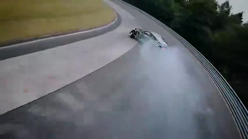 又来了!那台魔爪野马又来秀漂移了!