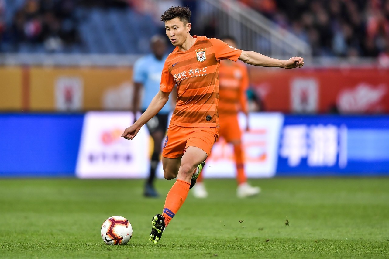 黄金一代最强中场宣布退役,曾为出国闹别扭,那些青春都不复返|周海滨