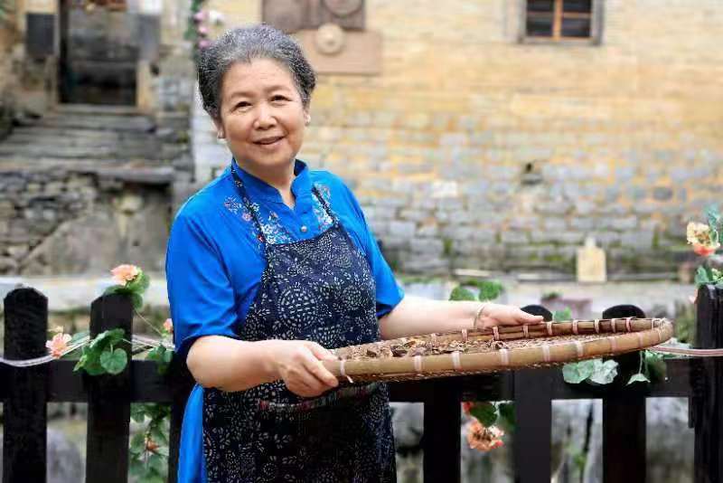 老戏骨李文玲巡回检查组谢幕返乡奔赴向往的生活