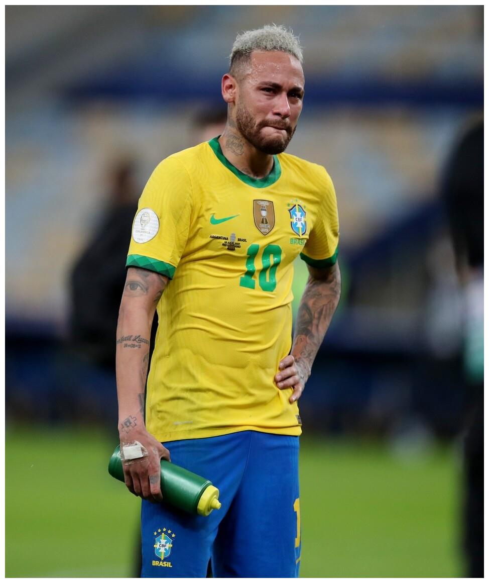 巴西无缘美洲杯夺冠,赛后内马尔哭成泪人,未来拿金球奖已经没戏