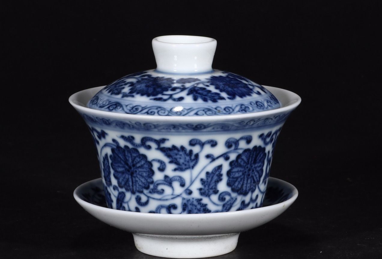 清代:"大清乾隆年制"款青花缠枝花卉纹盖碗_高清图集_新浪网