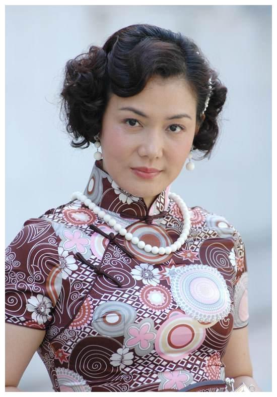 原来她早已离世,抢救11天难敌病魔,90岁老母亲坐轮椅为其送终