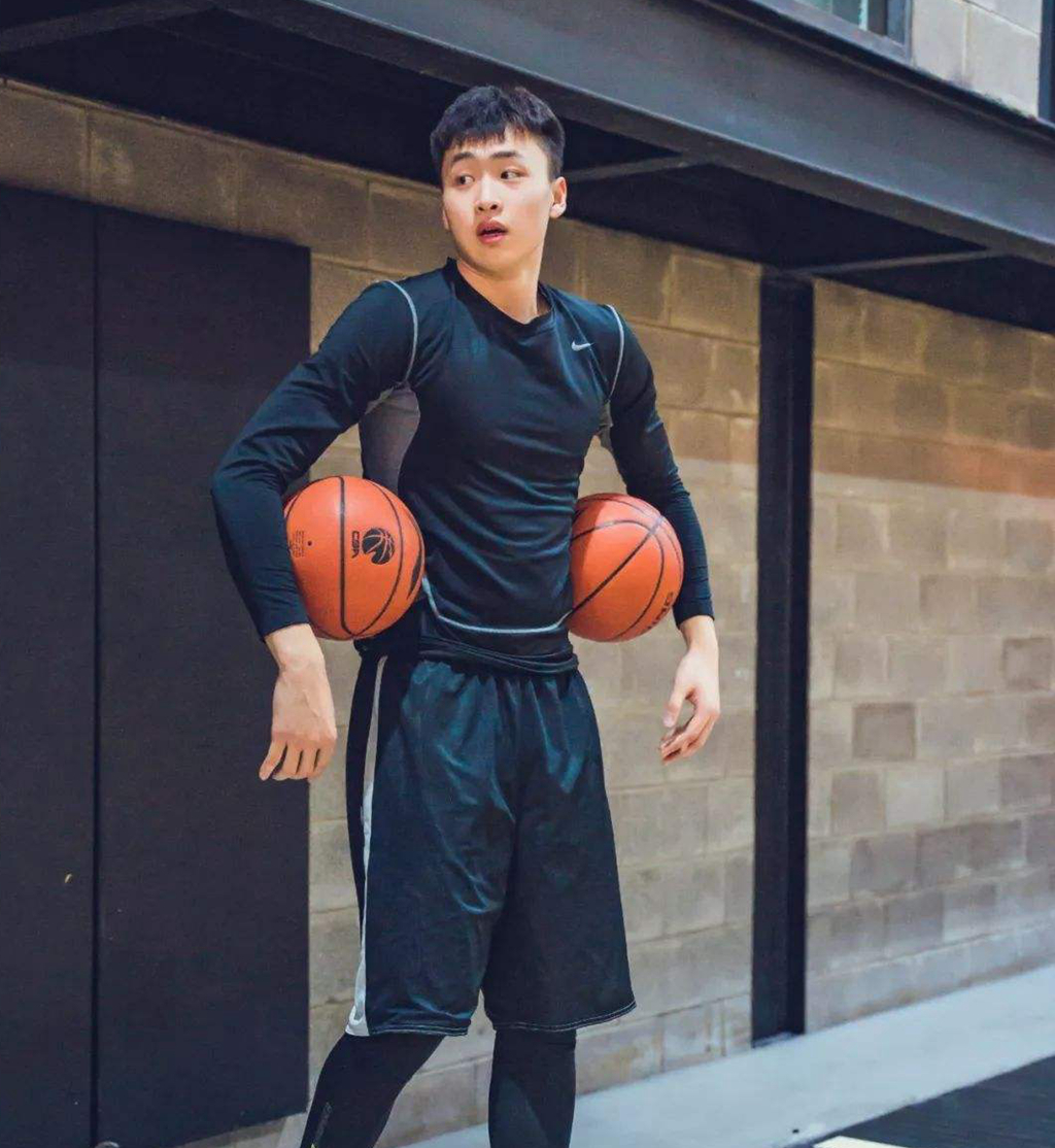 杨鸣在场边嘶吼也无济于事,并非没有弱点|齐麟|新疆男篮|辽宁男篮