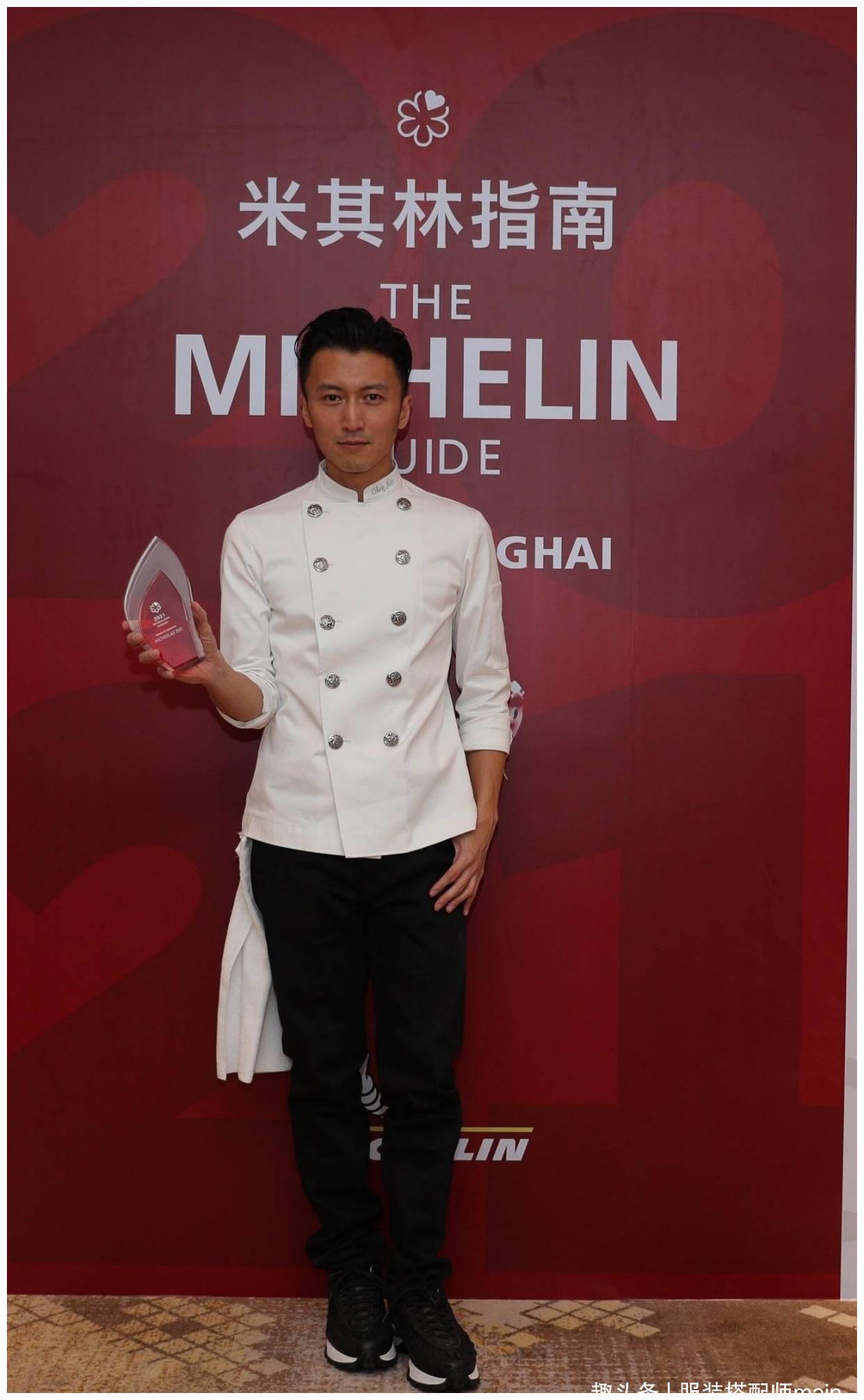 谢霆锋下厨还穿这么帅气,蓝色厨师服配背头型男范尽显,被撩到了