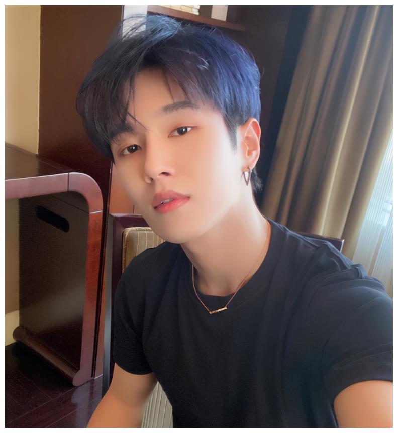 爱豆不及演员?爱豆选秀c位出道的李汶翰在《追光吧哥哥》镶边