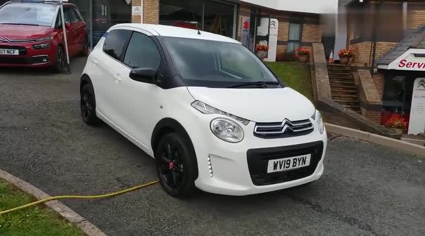 外观个性的小巧精致微型车雪铁龙c1