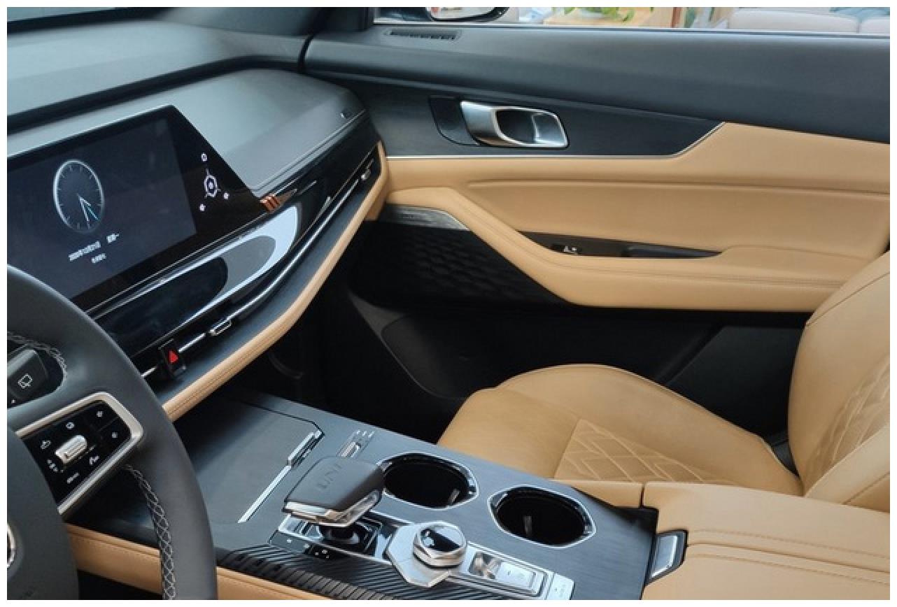 新车将于今年一季度上市长安unik街拍图