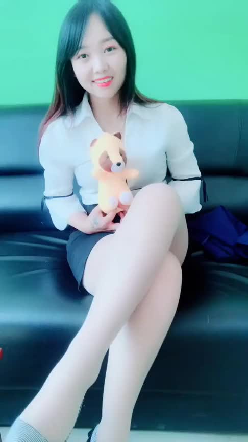 长相甜美的丝袜小姐姐这搞笑的细胞是与生俱来的吗太逗乐了