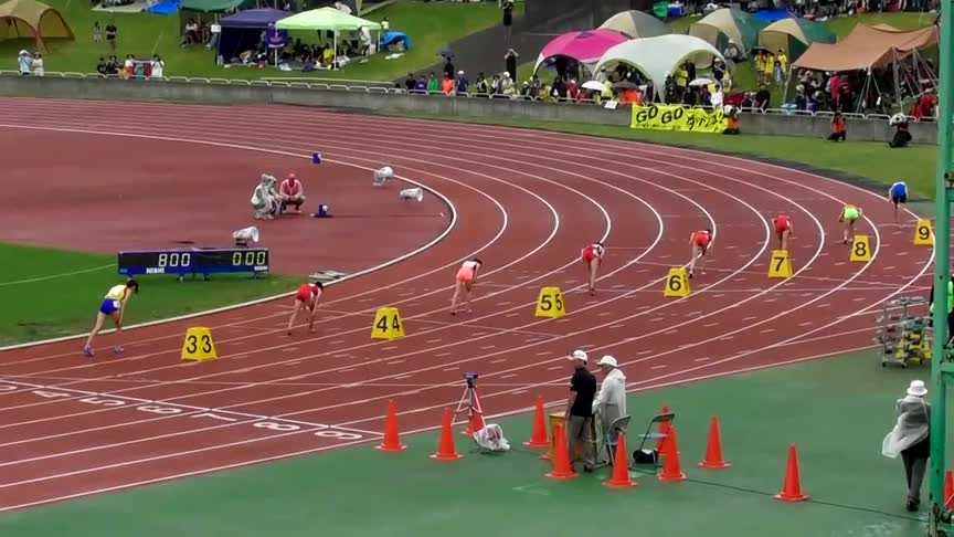 日本田径运动会女子800米比赛,你能相信这是小学生?