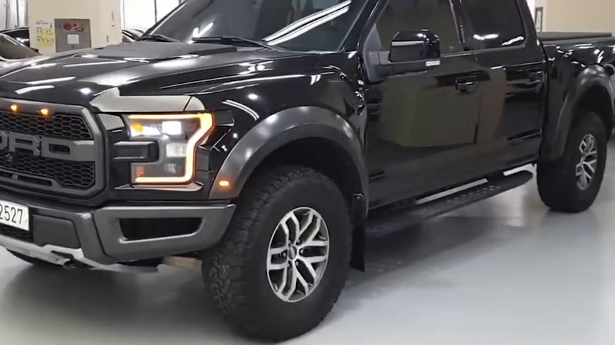 越野皮卡界的"神车",2021款福特猛禽f150到店,不要太霸气了