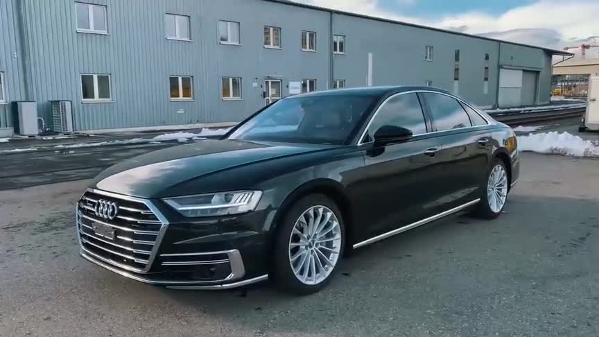 可算见到了,2021款奥迪a8l,颜值真不赖,选它还是奔驰s自己定