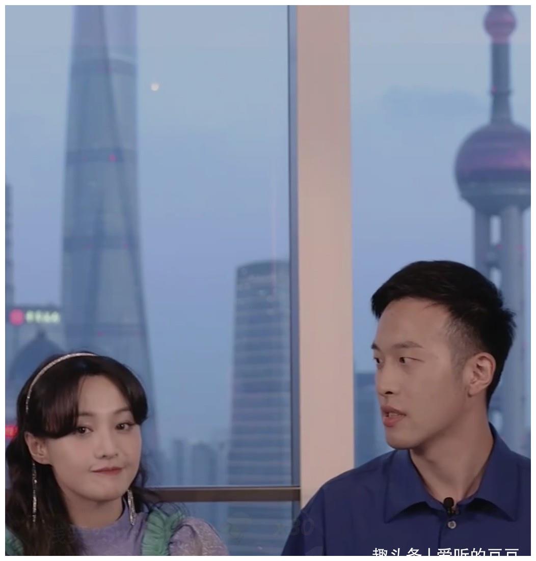 随着电商时代的到来,《郑爽》直播带货情绪崩溃现场发火直播中断