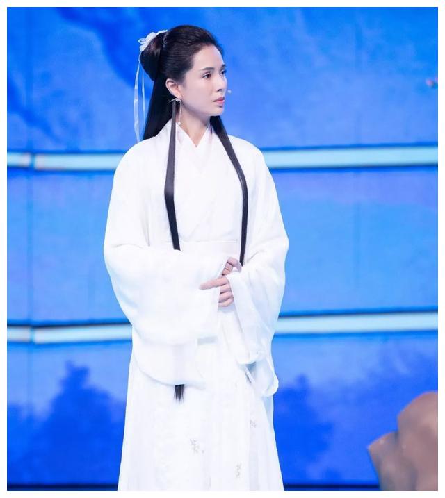 这是我们心中的小龙女李若彤吗?看到这些图片后,网友直呼受不了