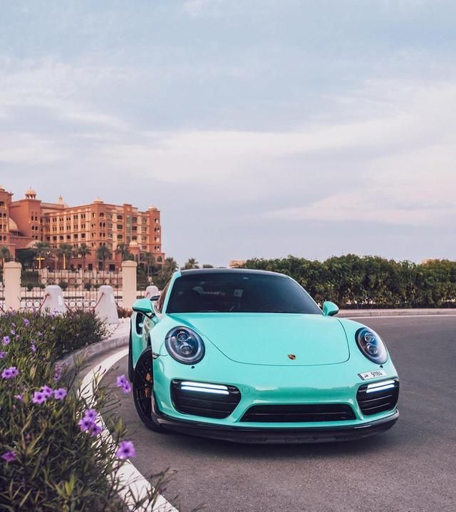 采用"薄荷绿"车漆的保时捷911 turbo s_高清图集_新浪网